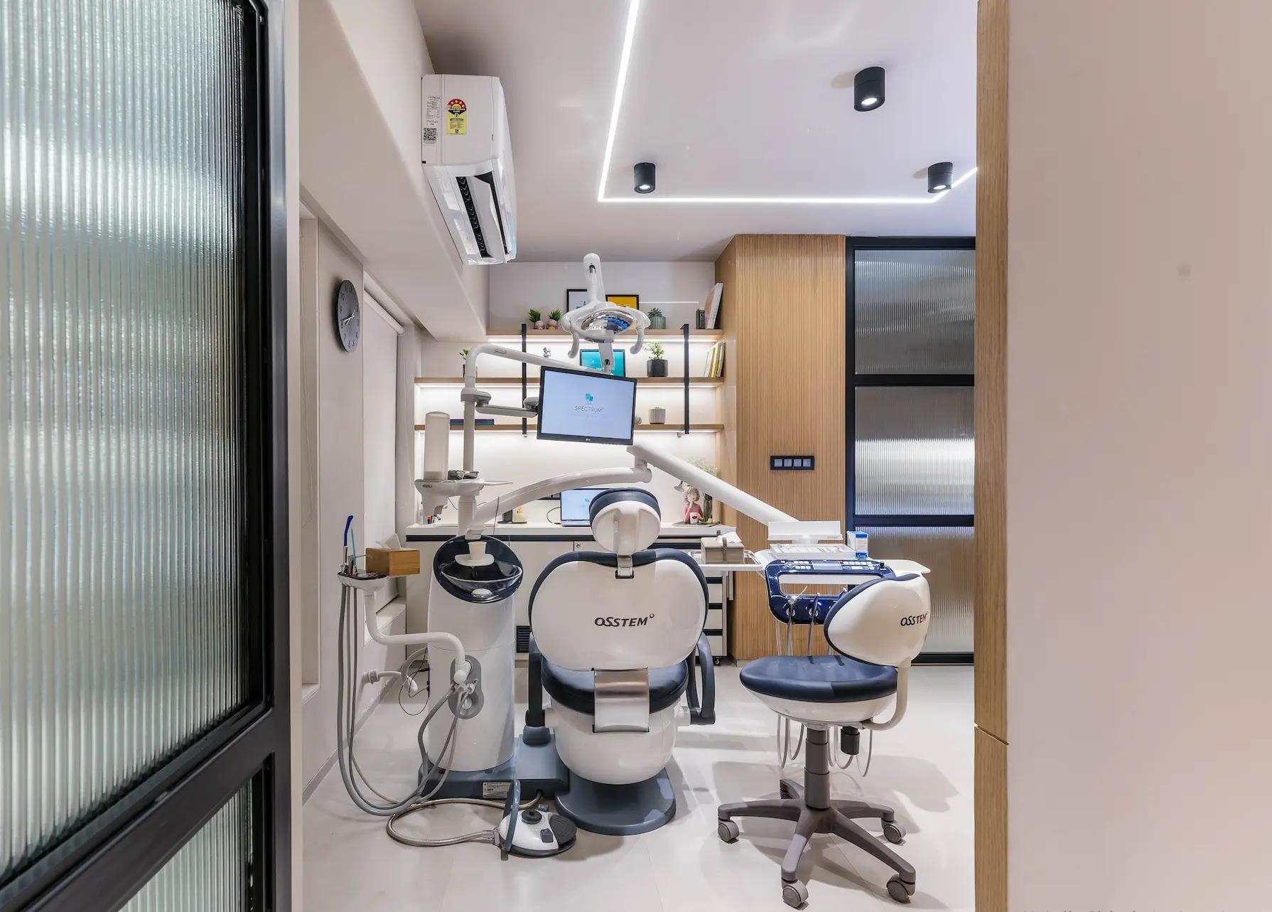surgery room at spectrum dental clinic in Khar West